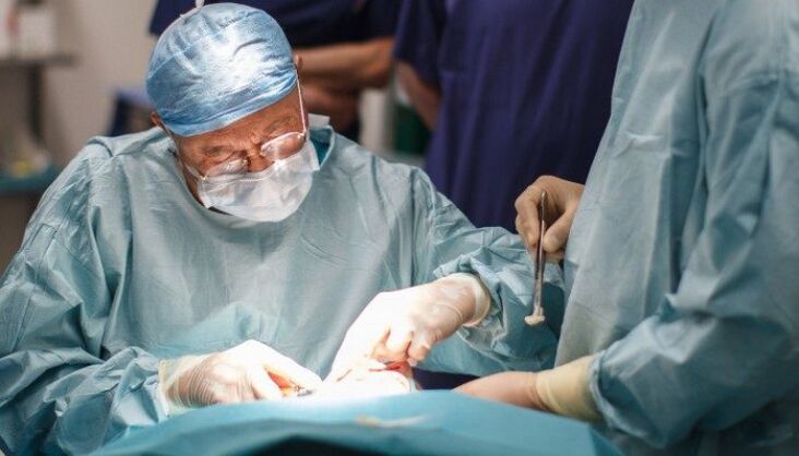 Operacija, skirta pašalinti akies stiklakūnį (vitrektomija)